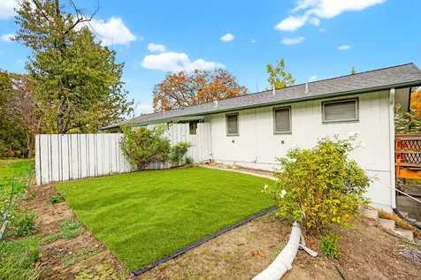 697 Oak Knoll Drive Ashland OR 97520