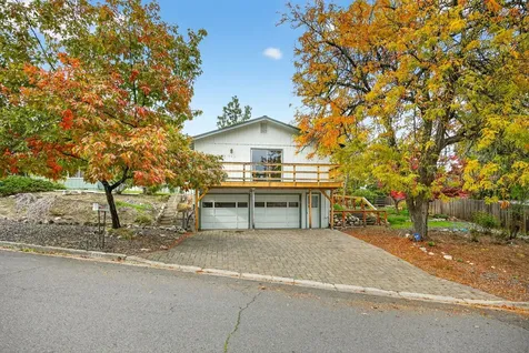 697 Oak Knoll Drive Ashland OR 97520