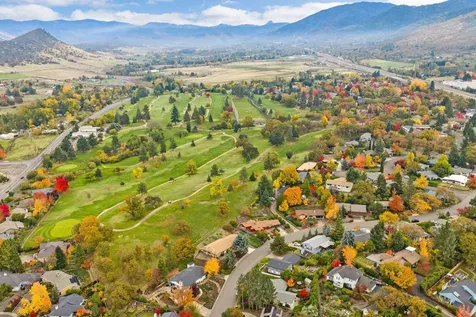 697 Oak Knoll Drive Ashland OR 97520