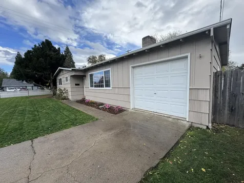 840 Ash Street Central Point OR 97502