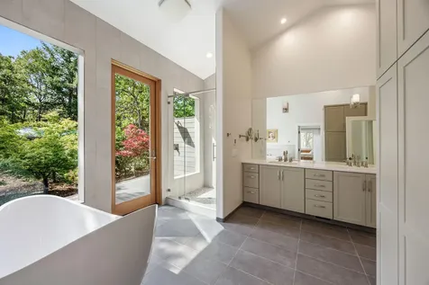 1988 Old Siskiyou Highway Ashland OR 97520