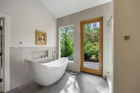 1988 Old Siskiyou Highway Ashland OR 97520