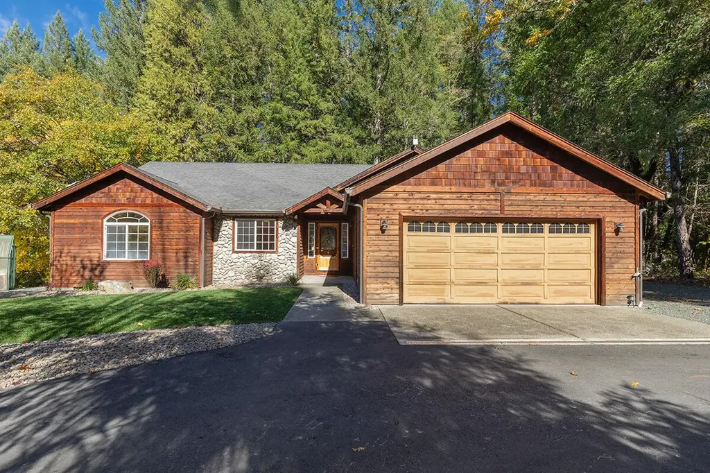 4027 Azalea Drive Grants Pass OR 97526
