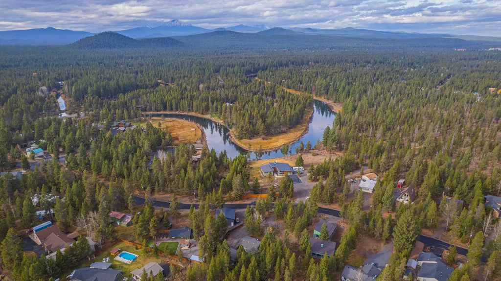 56078 Snow Goose Road Bend OR 97707
