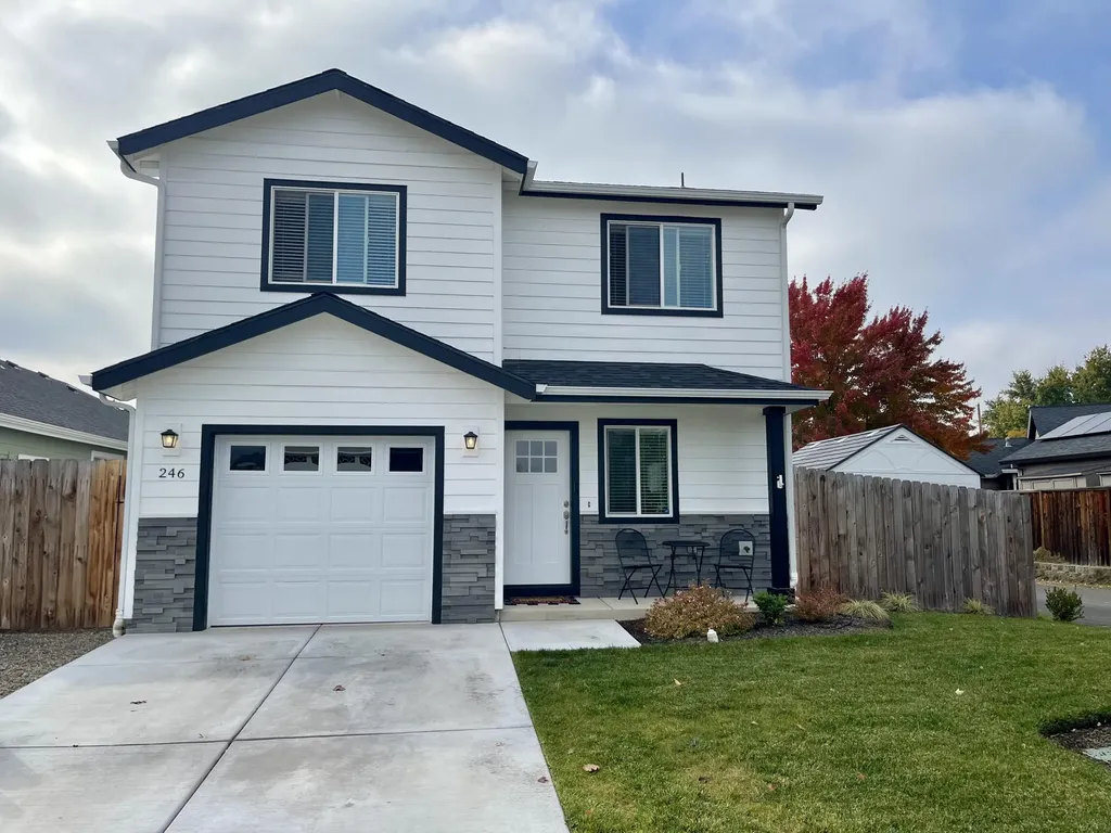 246 Reanna Way Medford OR 97501