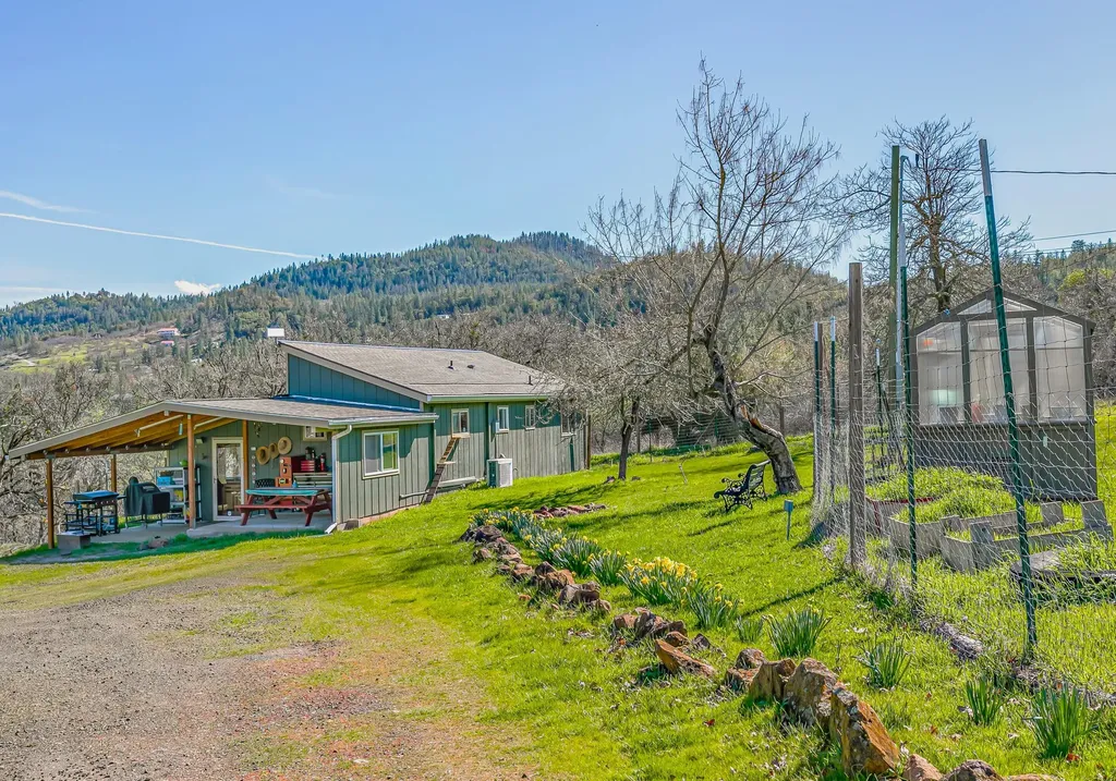 6536 Shadow Glen Drive Eagle Point OR 97524