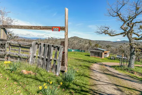 6536 Shadow Glen Drive Eagle Point OR 97524