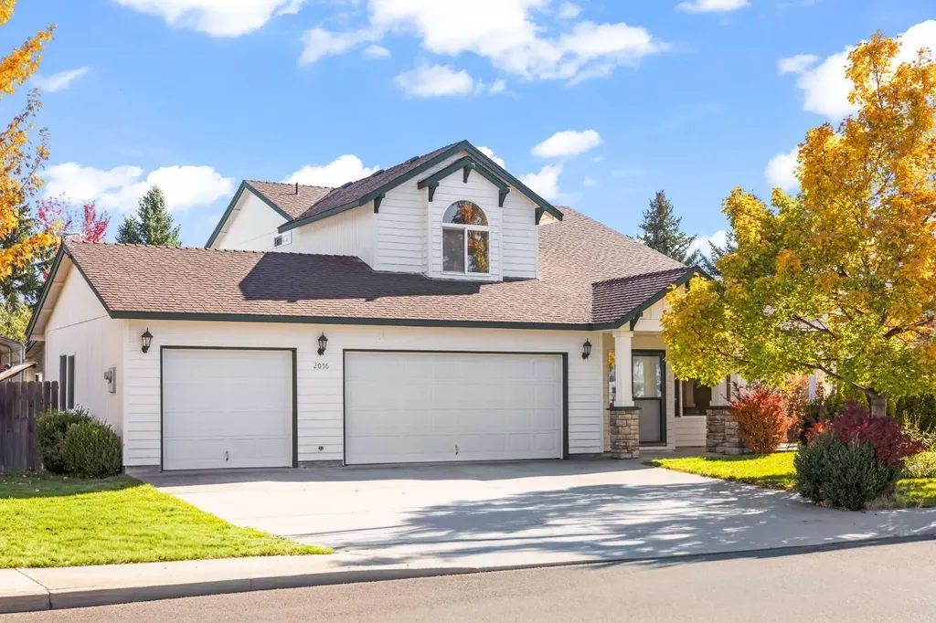 2056 NW 19th Place Redmond OR 97756