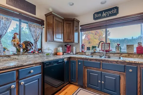 299 Foothill Boulevard Rogue River OR 97537