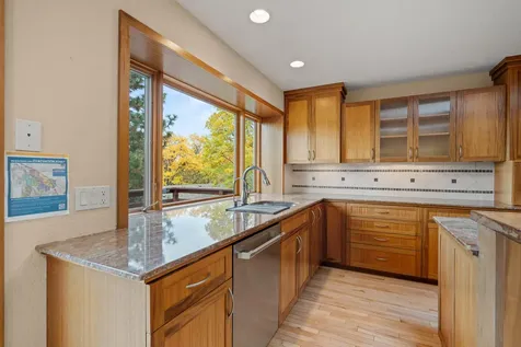 585 Nyla Lane Ashland OR 97520