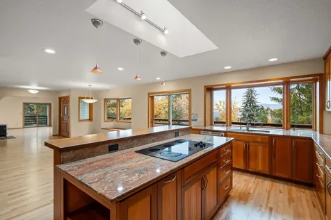 585 Nyla Lane Ashland OR 97520