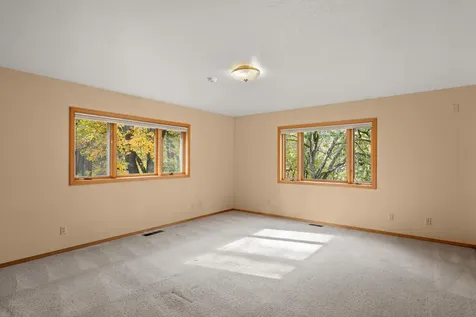 585 Nyla Lane Ashland OR 97520