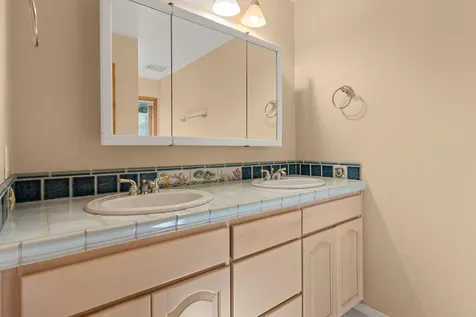 585 Nyla Lane Ashland OR 97520