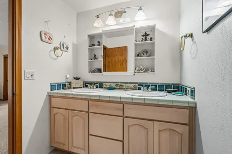 585 Nyla Lane Ashland OR 97520