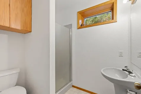 585 Nyla Lane Ashland OR 97520
