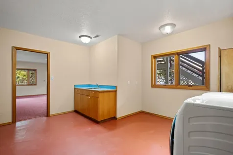 585 Nyla Lane Ashland OR 97520