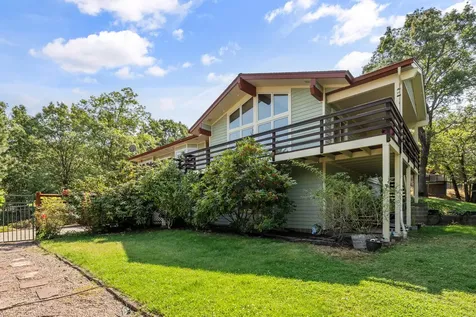 585 Nyla Lane Ashland OR 97520