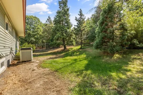 585 Nyla Lane Ashland OR 97520