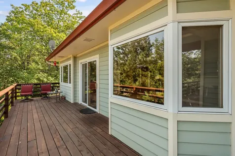 585 Nyla Lane Ashland OR 97520