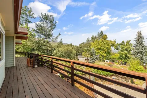 585 Nyla Lane Ashland OR 97520