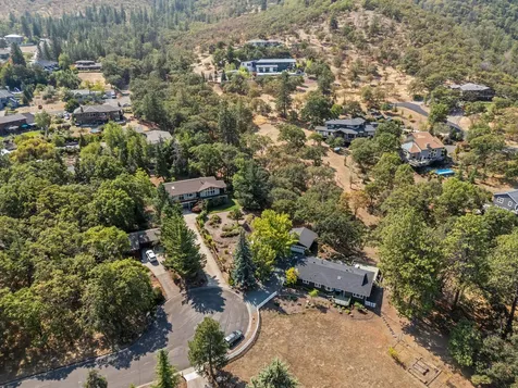 585 Nyla Lane Ashland OR 97520