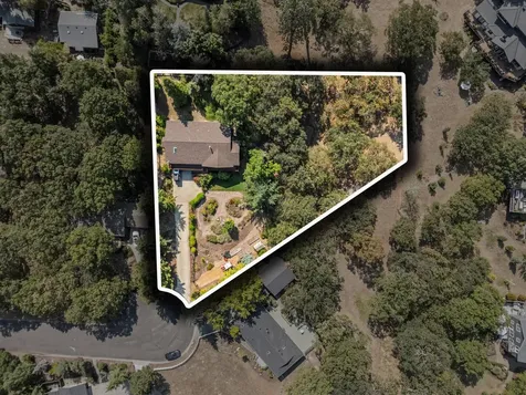 585 Nyla Lane Ashland OR 97520