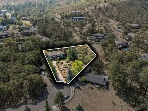 585 Nyla Lane Ashland OR 97520