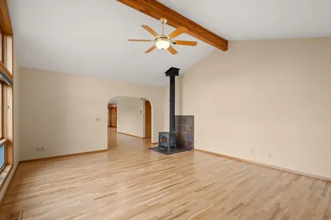 585 Nyla Lane Ashland OR 97520