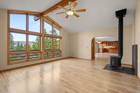585 Nyla Lane Ashland OR 97520