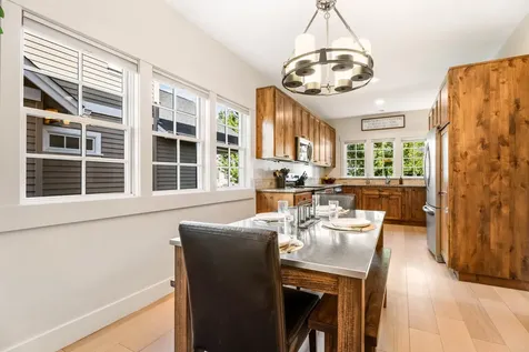 597 W Jefferson Avenue Sisters OR 97759
