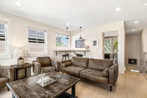 597 W Jefferson Avenue Sisters OR 97759