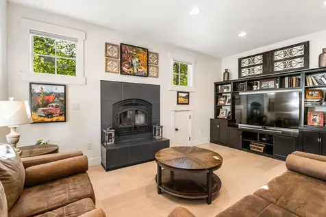 597 W Jefferson Avenue Sisters OR 97759