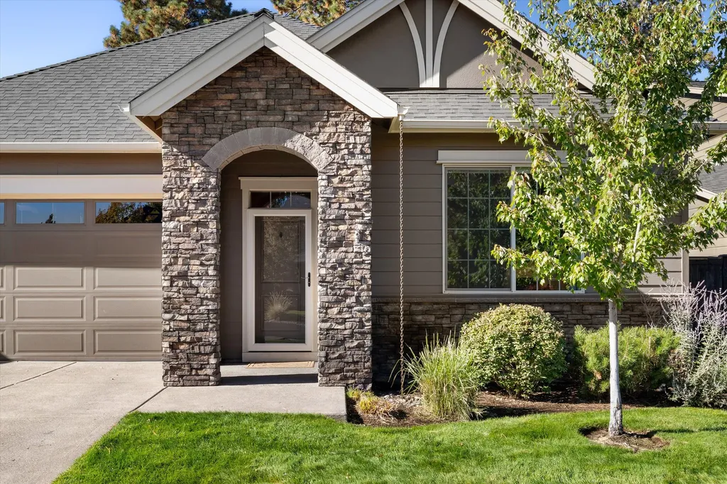 60208 Rolled Rock Way Bend OR 97702
