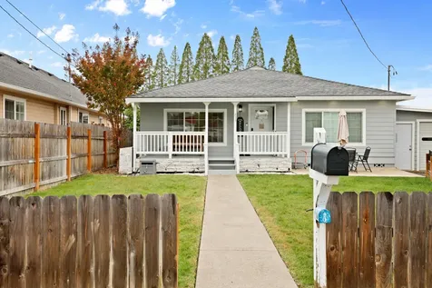 833 Hazel Street Central Point OR 97502