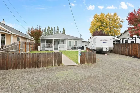 833 Hazel Street Central Point OR 97502