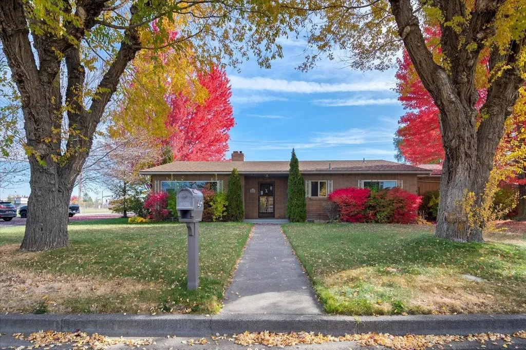 1406 SW 12th Street Redmond OR 97756