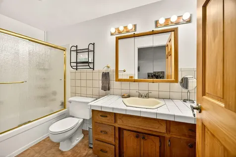 1012 Pinecrest Terrace Ashland OR 97520