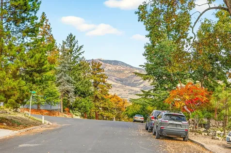 1012 Pinecrest Terrace Ashland OR 97520