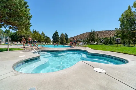 8685 Red Wing Lane Redmond OR 97756