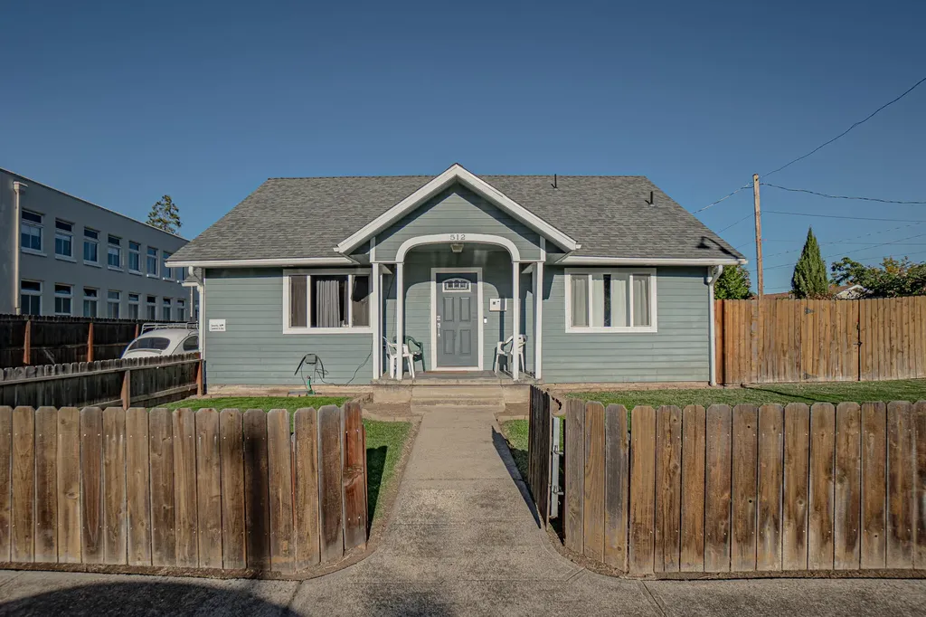 512 N Holly Street Medford OR 97501