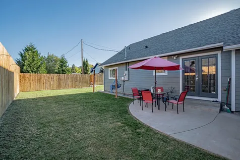 512 N Holly Street Medford OR 97501