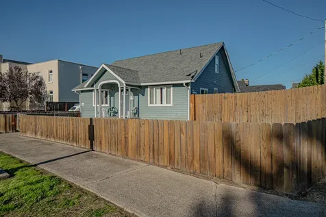 512 N Holly Street Medford OR 97501