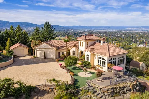3260 Carriage Drive Medford OR 97501