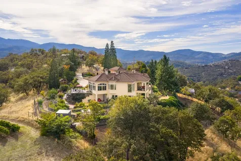 3260 Carriage Drive Medford OR 97501