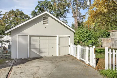 12 Glen Oak Court Medford OR 97504