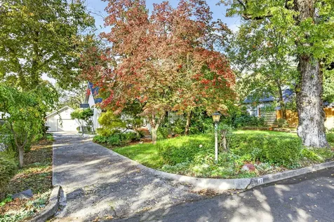 12 Glen Oak Court Medford OR 97504