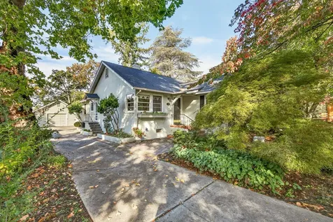 12 Glen Oak Court Medford OR 97504