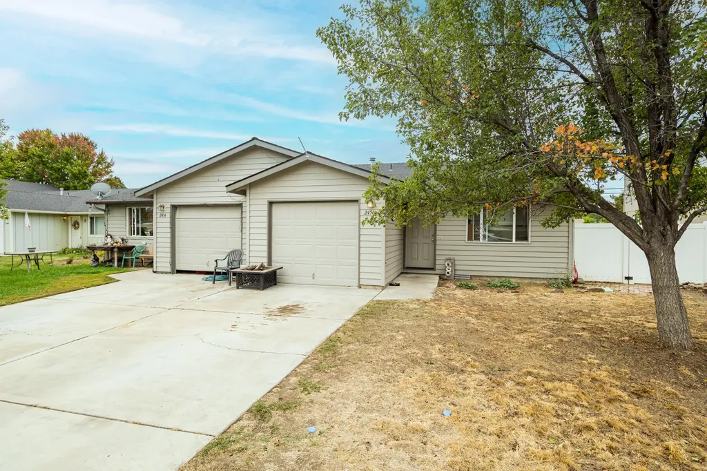 2454 SW Wickiup Court Redmond OR 97756