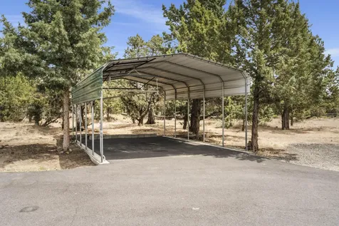 5745 NW Zamia Avenue Redmond OR 97756