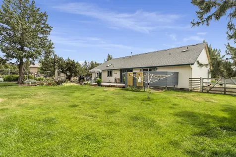 5745 NW Zamia Avenue Redmond OR 97756